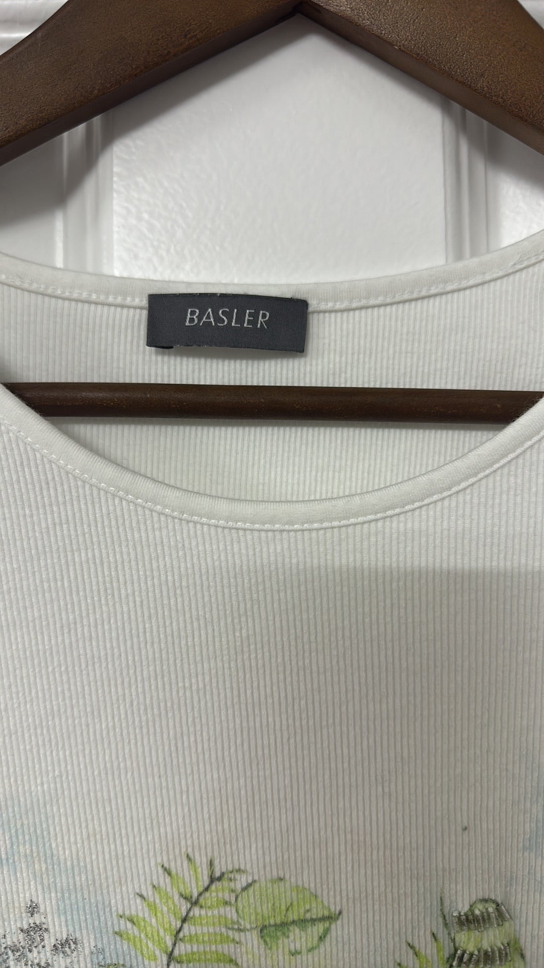 Basler White Ribbed Fern Graphic Tee with Sequins size 12