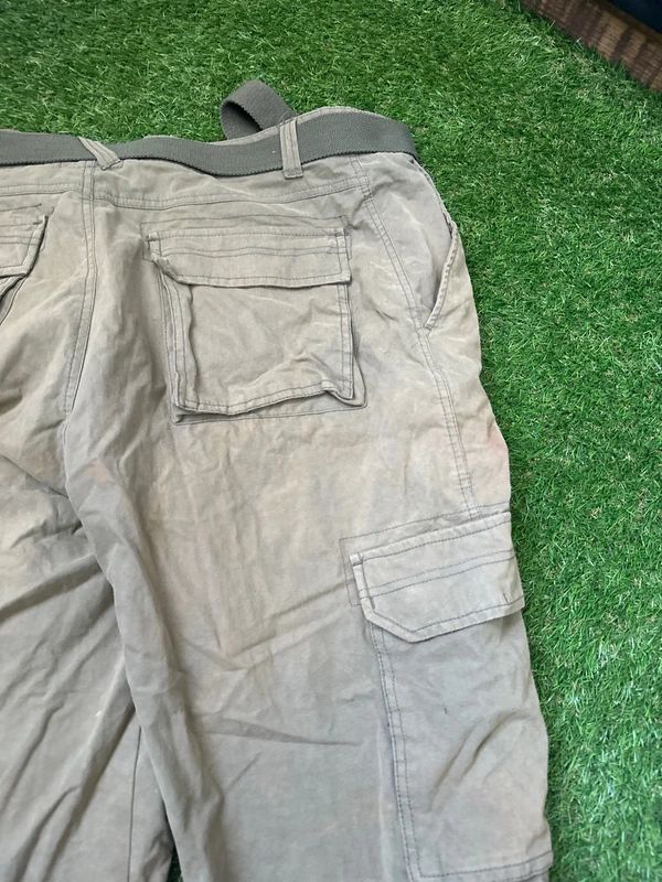 TU Cargo shorts size 34 with Belt