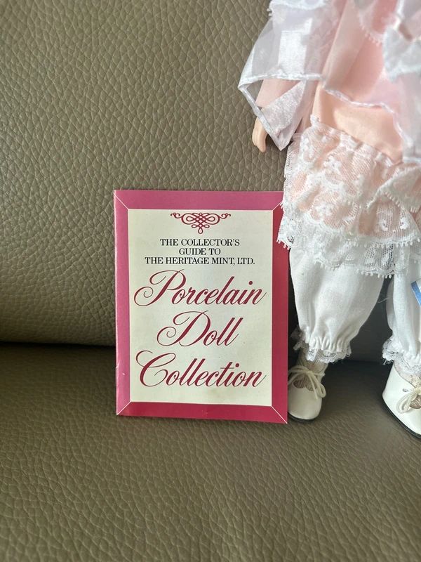Heritage Mint Ltd. "Ashley" doll (D-23) is a 40 cm porcelain collector's item.