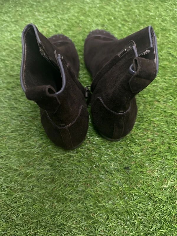 Tod's brown suede ankle boots size 38½ -  excellent condition
