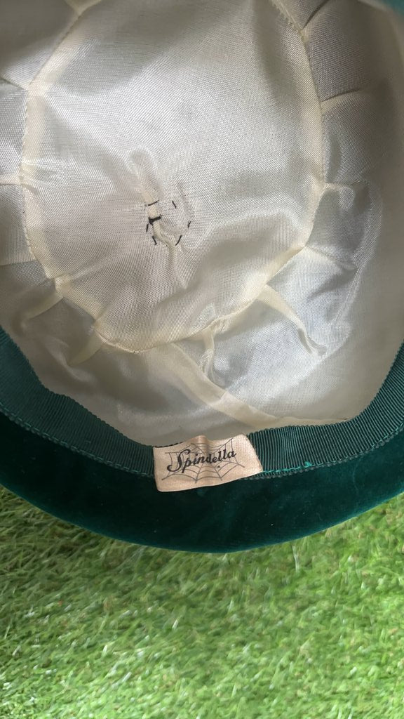 Vintage Green Velvet Beret by Spinnata