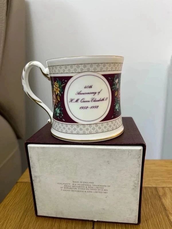 Coalport fine bone china mug to commemorate the 40th Anniversary of Queen Elizabeth II