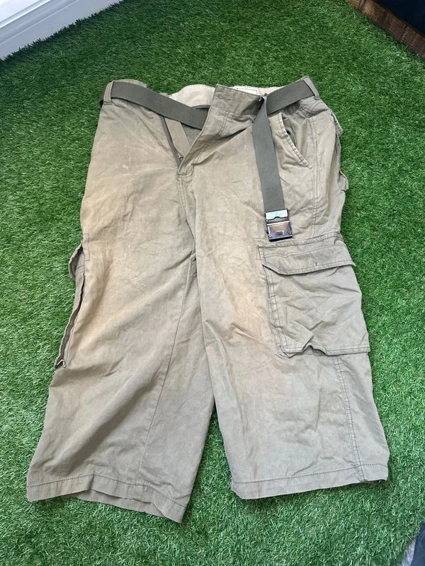 TU Cargo shorts size 34 with Belt