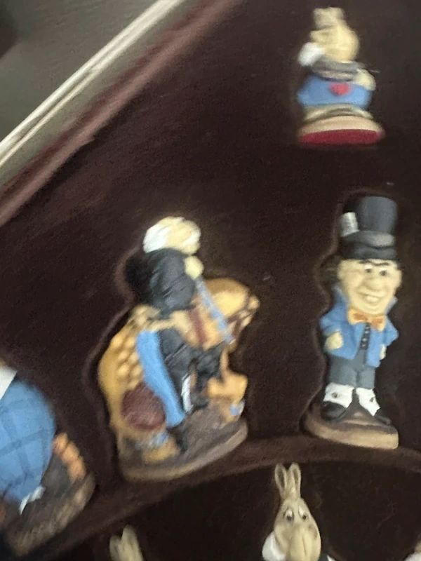 Studio Anne Carlton (SAC) Chess - Painted Alice in Wonderland
