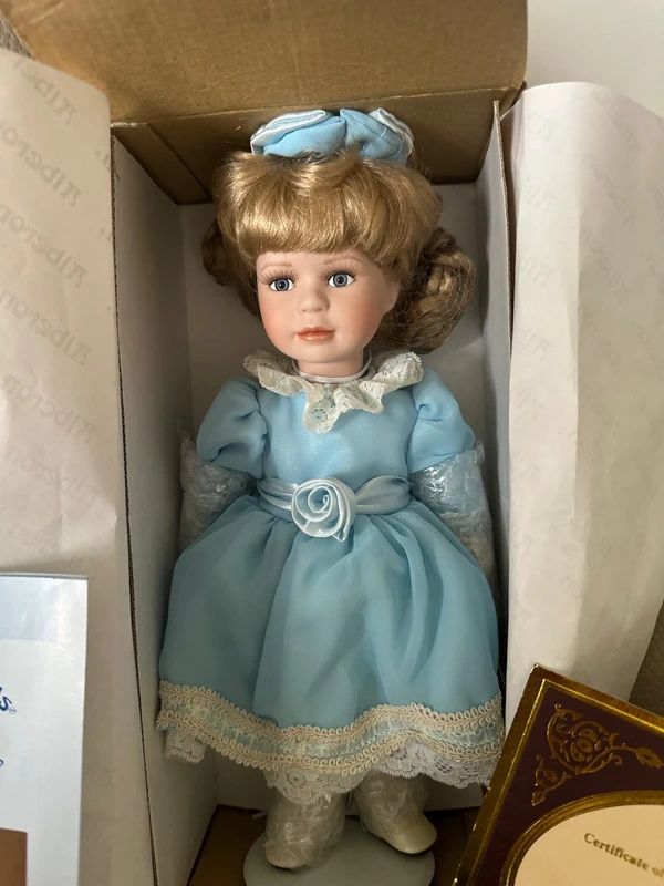 Alberon Collectors Club "Grace" porcelain doll