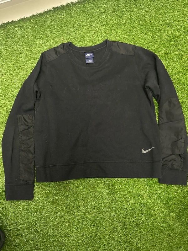 Nike boys large sweater