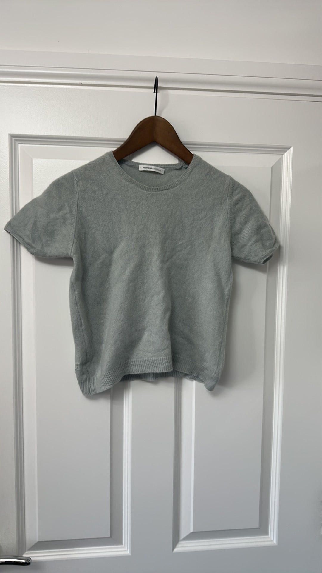 Johnstons of Elgin 100% Cashmere Short Sleeve Knit Top in Sage Green size XS / S