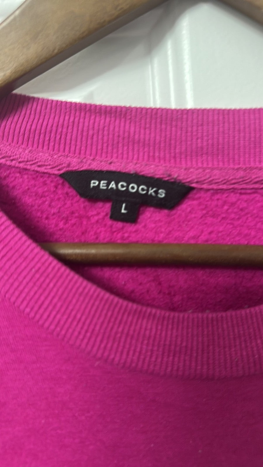 Peacocks Vibrant Magenta Pink Star Graphic Sweatshirt Large