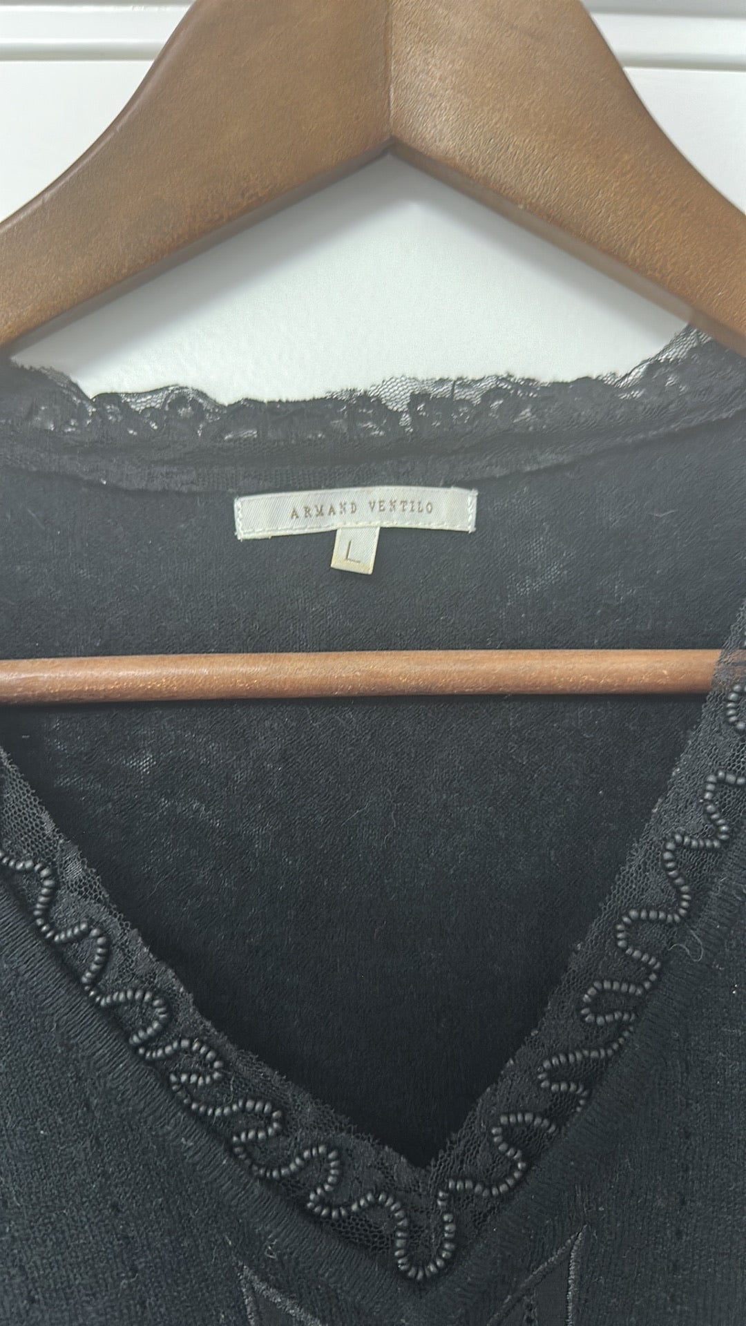 Armand Ventilo Black Beaded Lace V-Neck Knit Top size Large