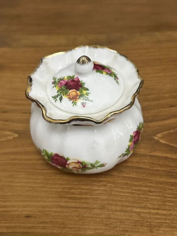 Royal Albert Old Country Roses 3-piece dresser vanity gift set