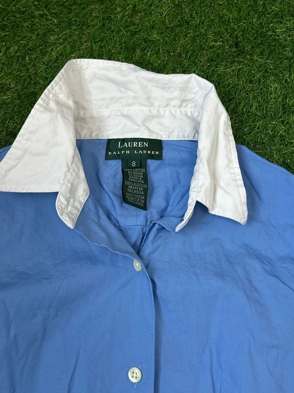 Lauren Ralph Lauren cotton shirt features a contrasting white collar and extended cuffs size 8
