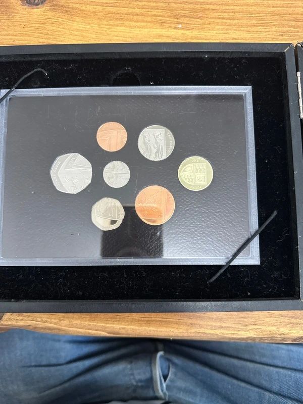 2008 Royal Mint UK Proof Coin Set featuring the Royal Shield of Arms designs.