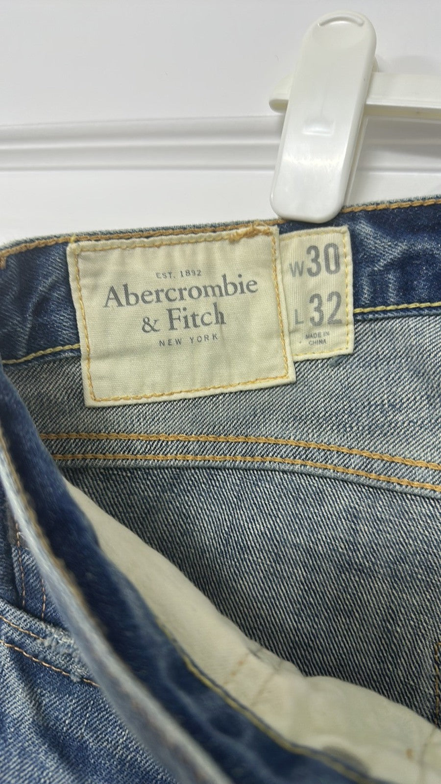 Abercrombie & Fitch Men's Distressed Straight Leg Jeans W30 L32