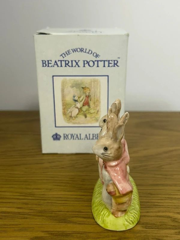 Royal Albert figurine of "Flopsy, Mopsy and Cottontail" Beatrix Potter collection with original box
