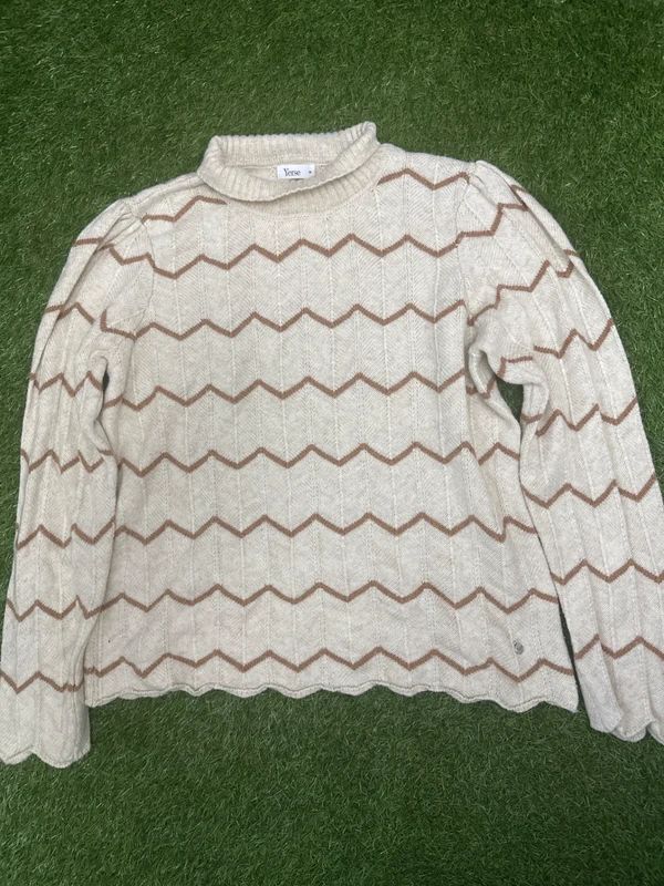 Yerse beige zigzag knit mock neck sweater - Medium