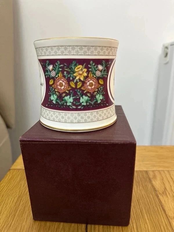 Coalport fine bone china mug to commemorate the 40th Anniversary of Queen Elizabeth II
