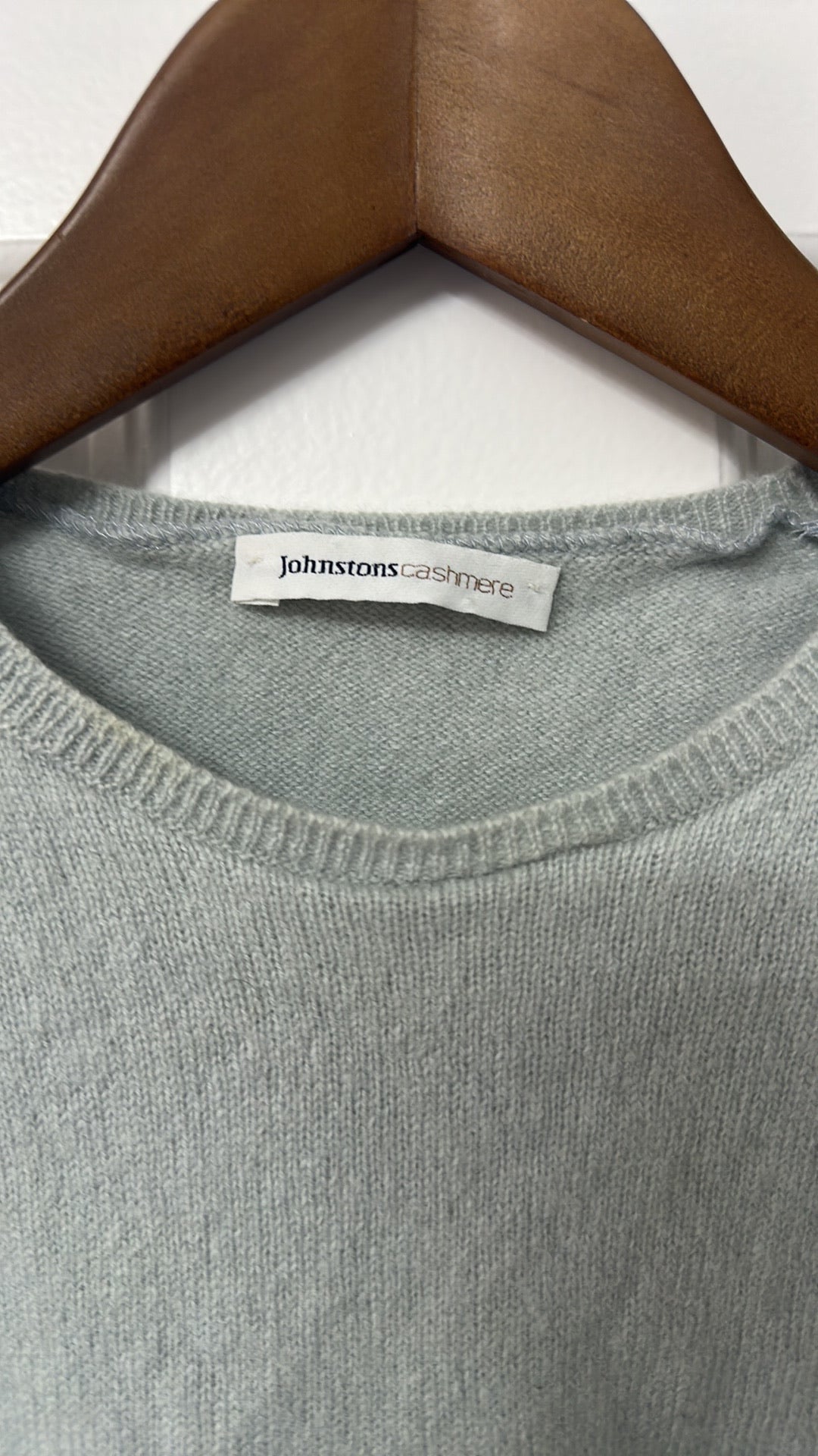 Johnstons of Elgin 100% Cashmere Short Sleeve Knit Top in Sage Green size XS / S