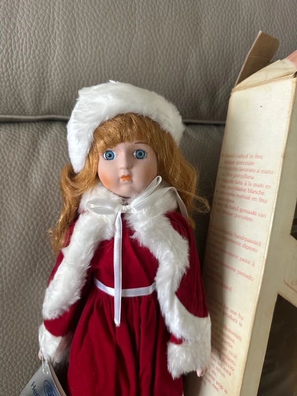Heritage Mint Ltd. Collection Jennifer porcelain doll.
