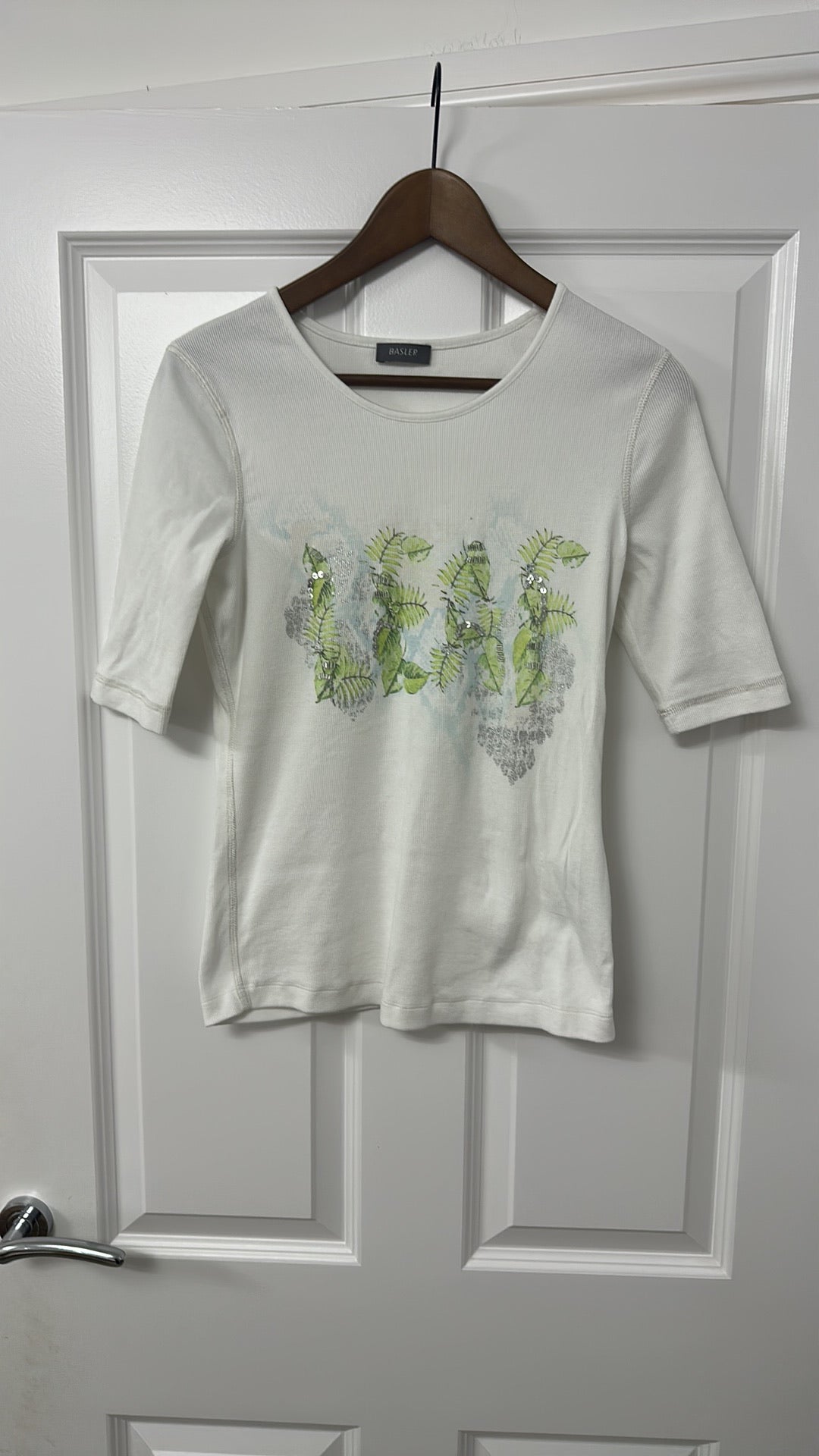 Basler White Ribbed Fern Graphic Tee with Sequins size 12