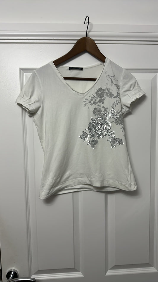 Michele Knitwear White V-Neck T-Shirt with Silver Sequin Floral Graphic size 10