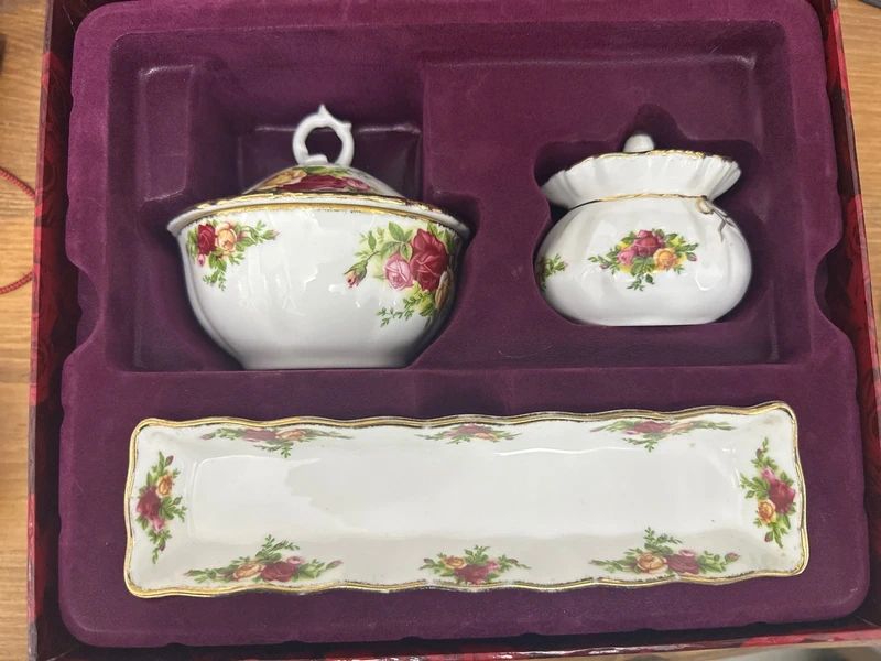 Royal Albert Old Country Roses 3-piece dresser vanity gift set