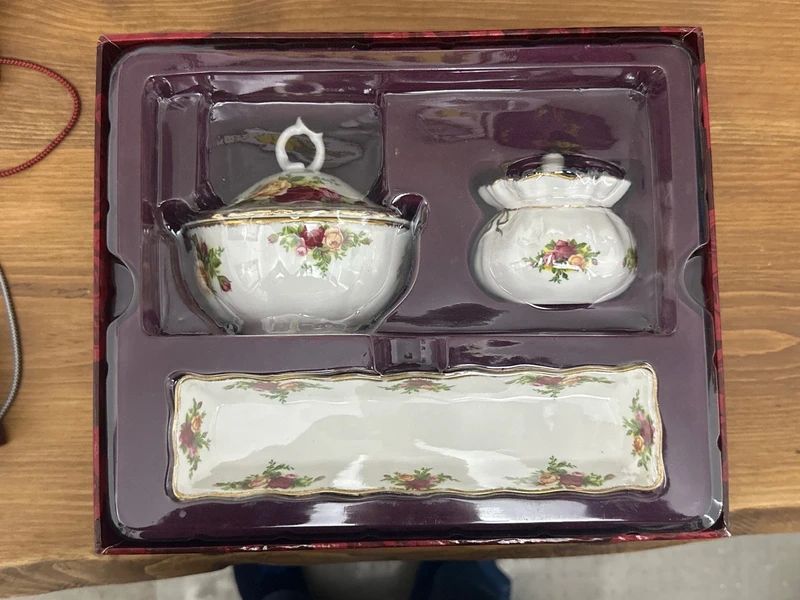 Royal Albert Old Country Roses 3-piece dresser vanity gift set