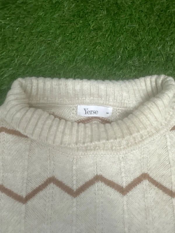 Yerse beige zigzag knit mock neck sweater - Medium