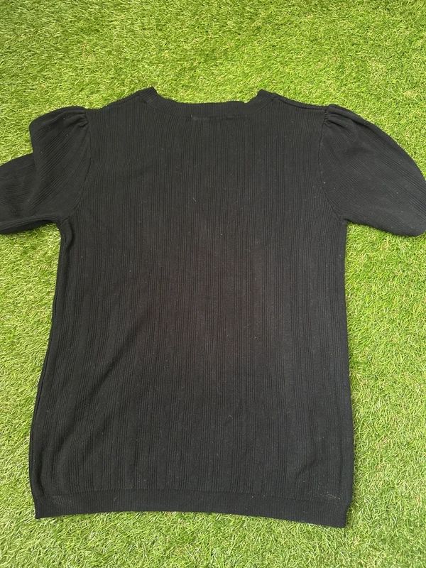 TU Woman black ribbed puff sleeve top size 12