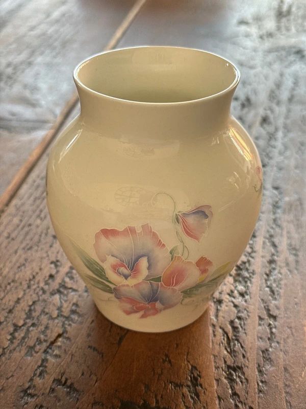 Aynsley "Little Sweetheart" fine bone china vase