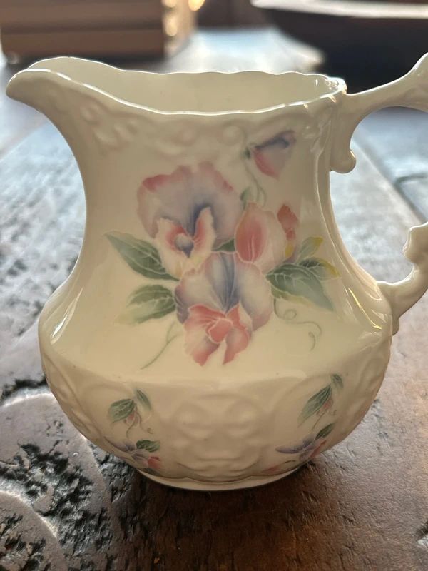 Aynsley Fine Bone China creamer jug in the "Little Sweetheart" pattern