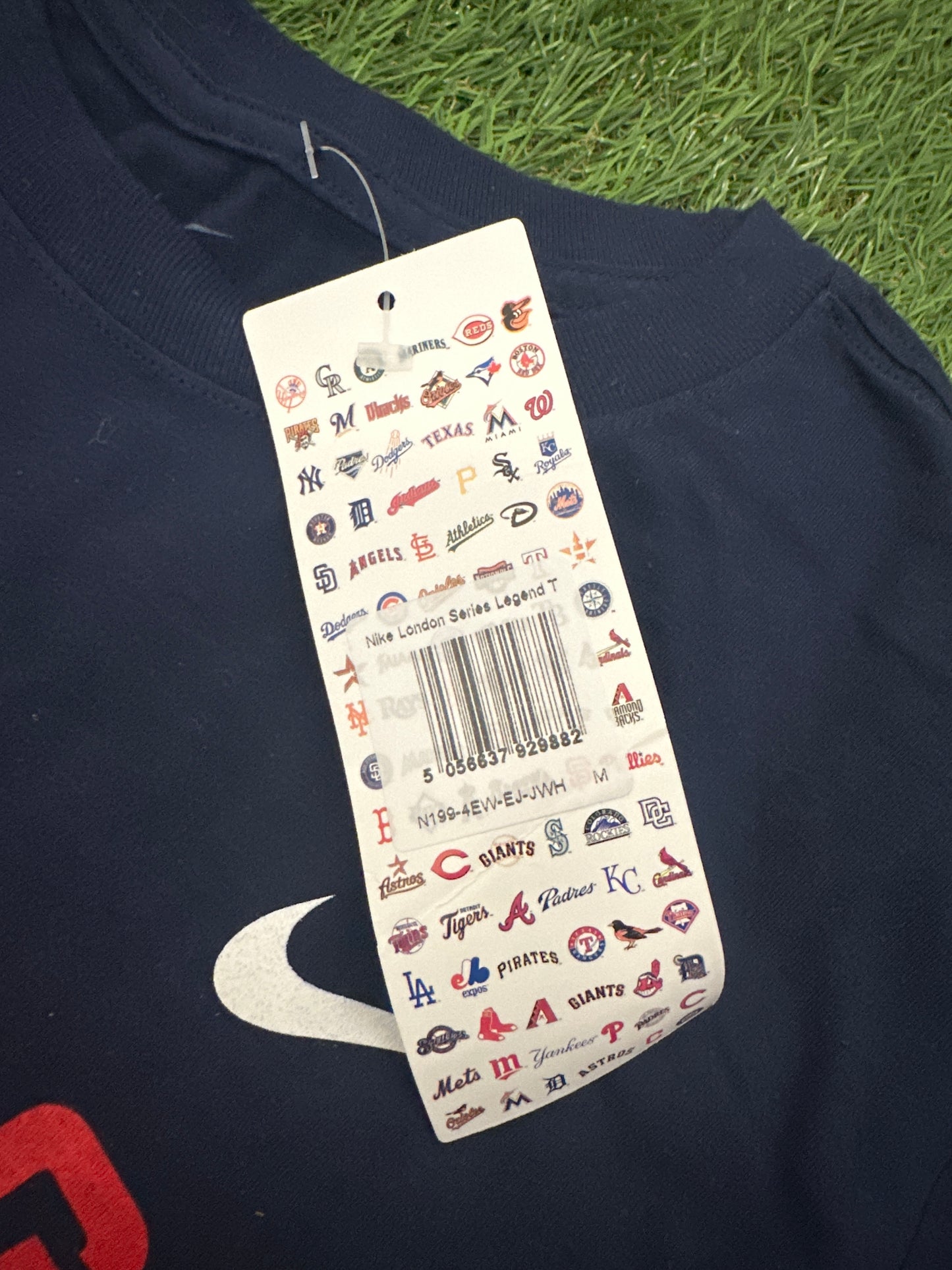 Nike Chicago Cubs Medium T-Shirt - official Baseball Licensed Merchandise