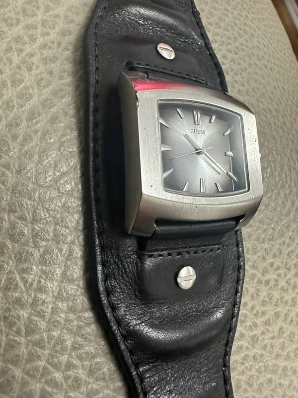 Guess 165186G1 watch with box and manual