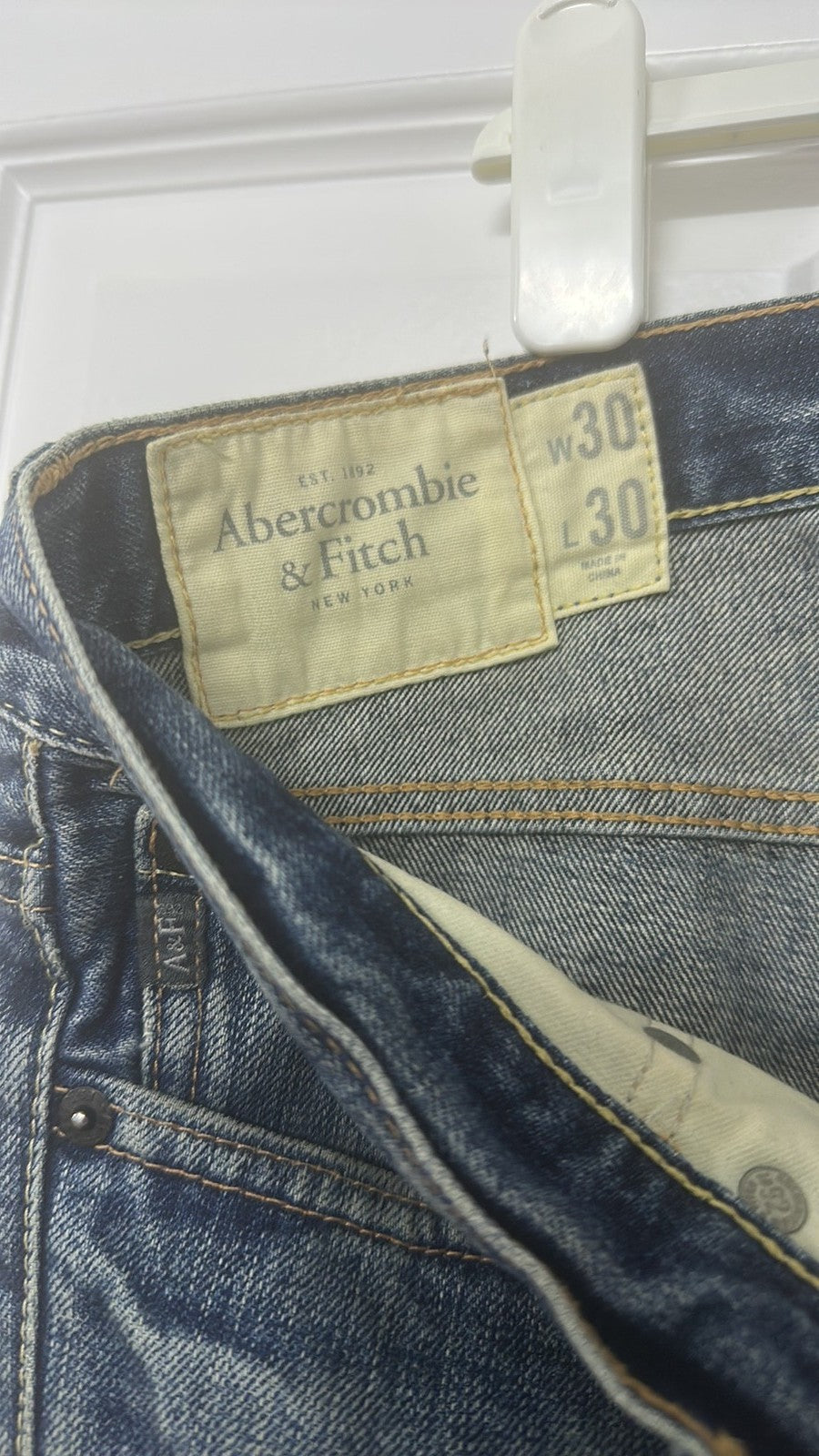 Abercrombie & Fitch Men's W30 L30 Straight Leg Distressed Jeans