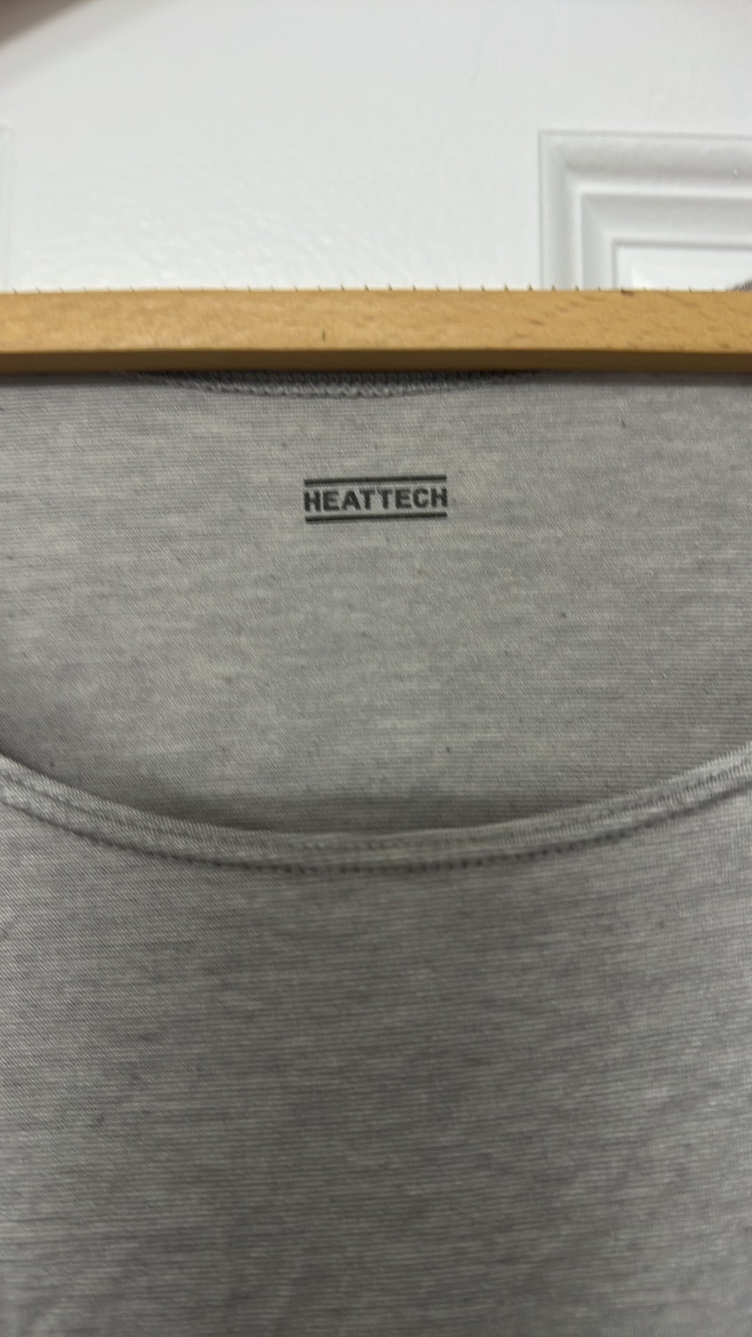 Uniqlo HEATTECH Grey Scoop Neck Long Sleeve Thermal Top size Medium