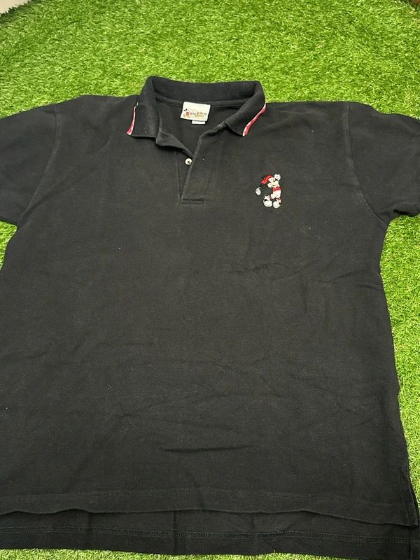 vintage Walt Disney World embroidered Mickey Mouse logo. Men’s Large