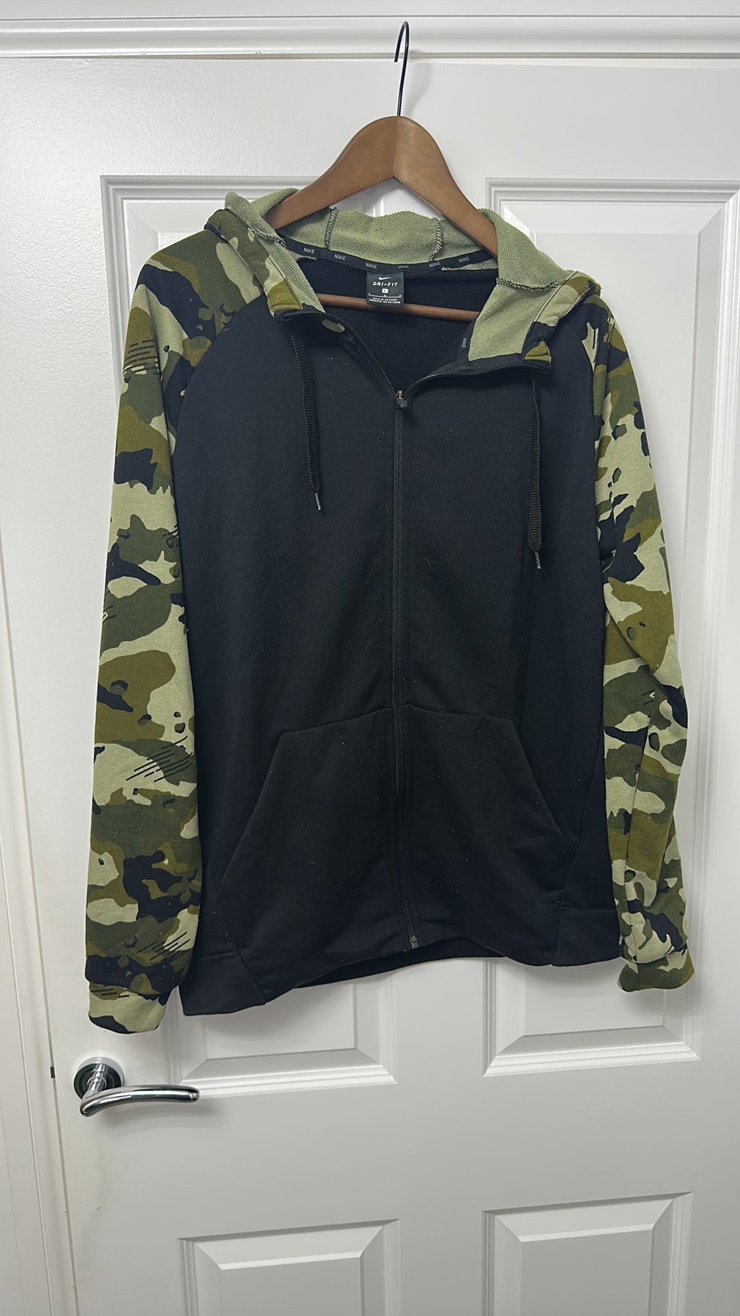 Nike Dri-FIT Men's Camo Sleeve Full-Zip Hoodie Black/Green Large