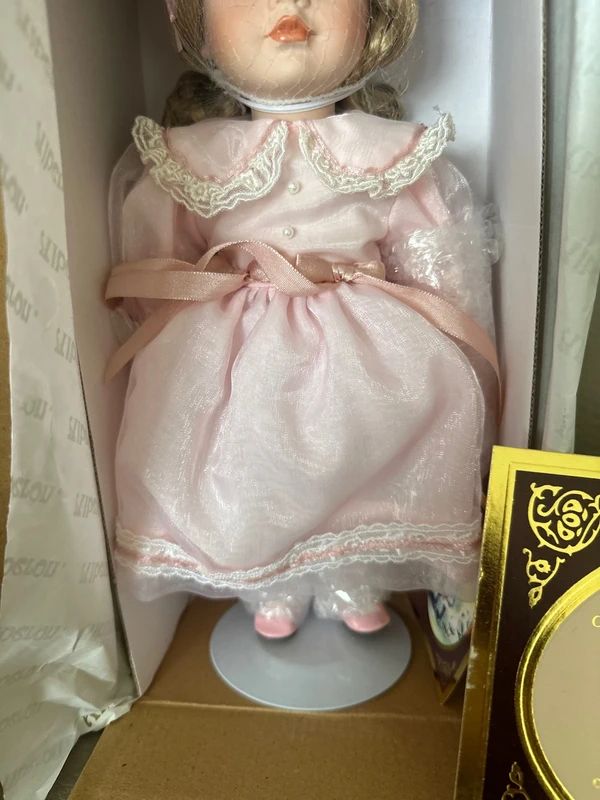 Heritage Mint Ltd. Collection Jennifer porcelain doll