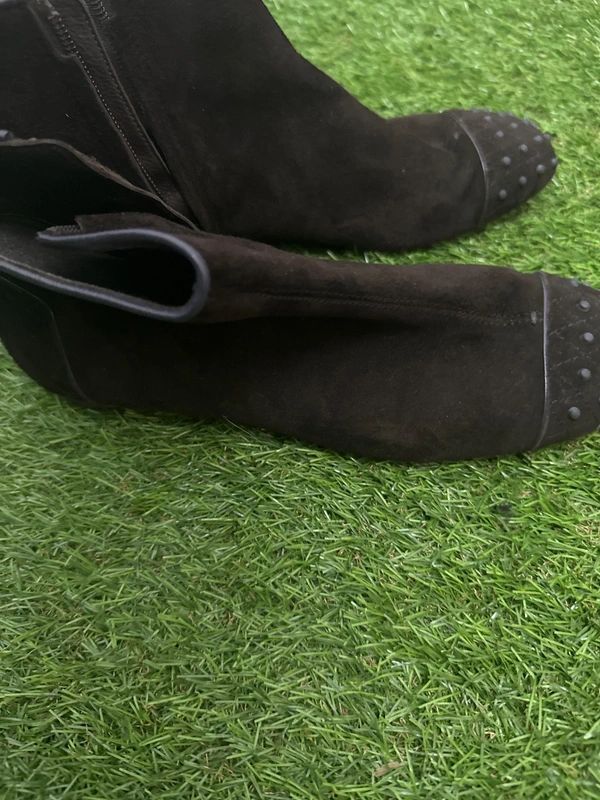 Tod's brown suede ankle boots size 38½ -  excellent condition