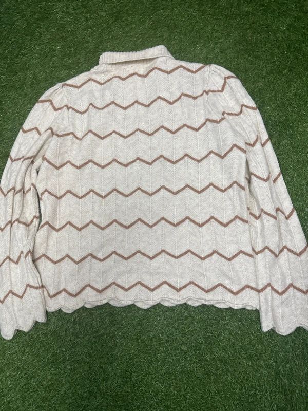 Yerse beige zigzag knit mock neck sweater - Medium