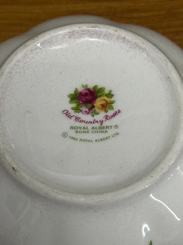 Royal Albert Old Country Roses 3-piece dresser vanity gift set