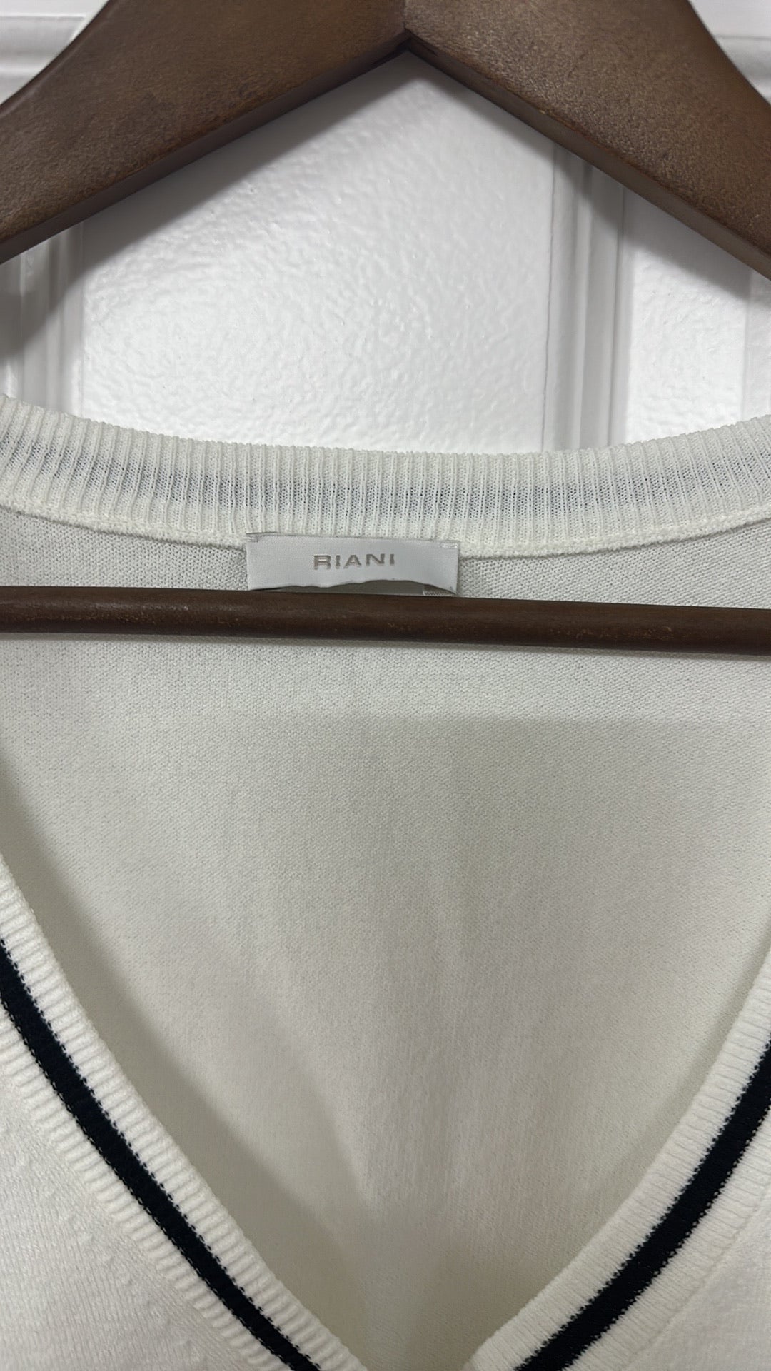 RIANI White Fine Knit Button-Up Cardigan with Navy Tipping size 10