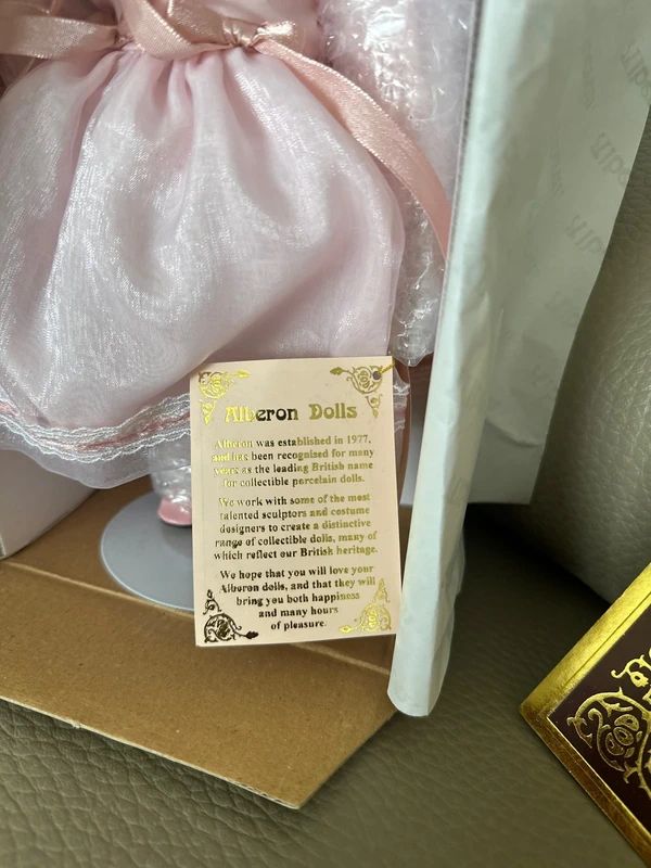Heritage Mint Ltd. Collection Jennifer porcelain doll