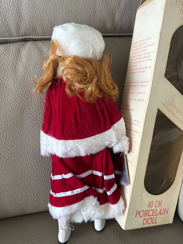 Heritage Mint Ltd. Collection Jennifer porcelain doll.