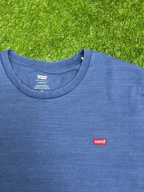 Levi’s blue T-Shirt large standard fit - Brand New