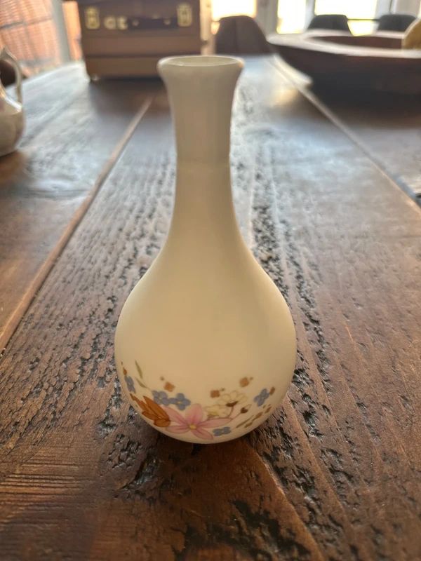 Wedgwood bone china bud vase in the Meadow Sweet pattern