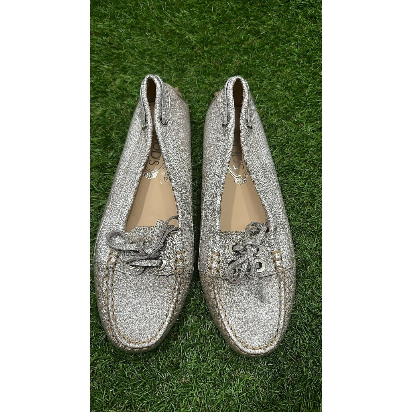 Tod's Gommino Driving Loafers Silver Metallic Leather Size 5