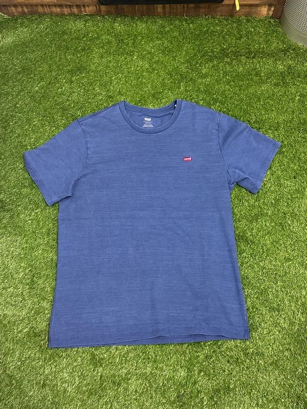 Levi’s blue T-Shirt large standard fit - Brand New