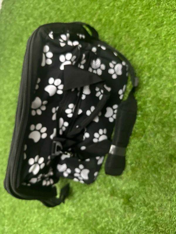Wahl Paw Print Grooming Bag, durable splash-proof with a paw print pattern