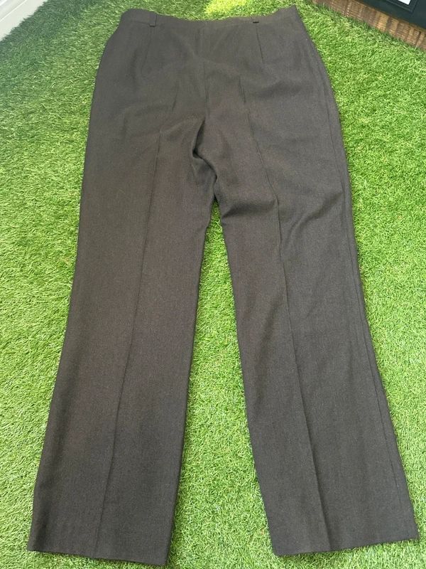 Basler black straight leg trousers size 8 (FR 36)