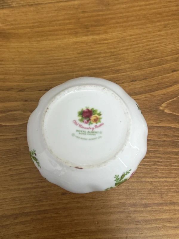 Royal Albert Old Country Roses 3-piece dresser vanity gift set